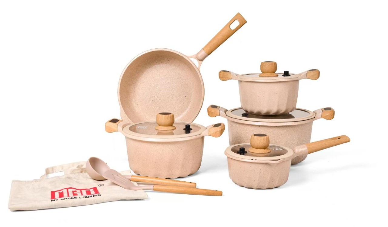 Non-Stick Cookware & Dining Set مجموعة أواني طهي ومائدة غير لاصقة: أواني ألومنيوم غير لاصقة بغطاء زجاجي - مثالية للطهي اليومي .